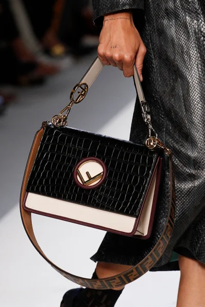 Look 14